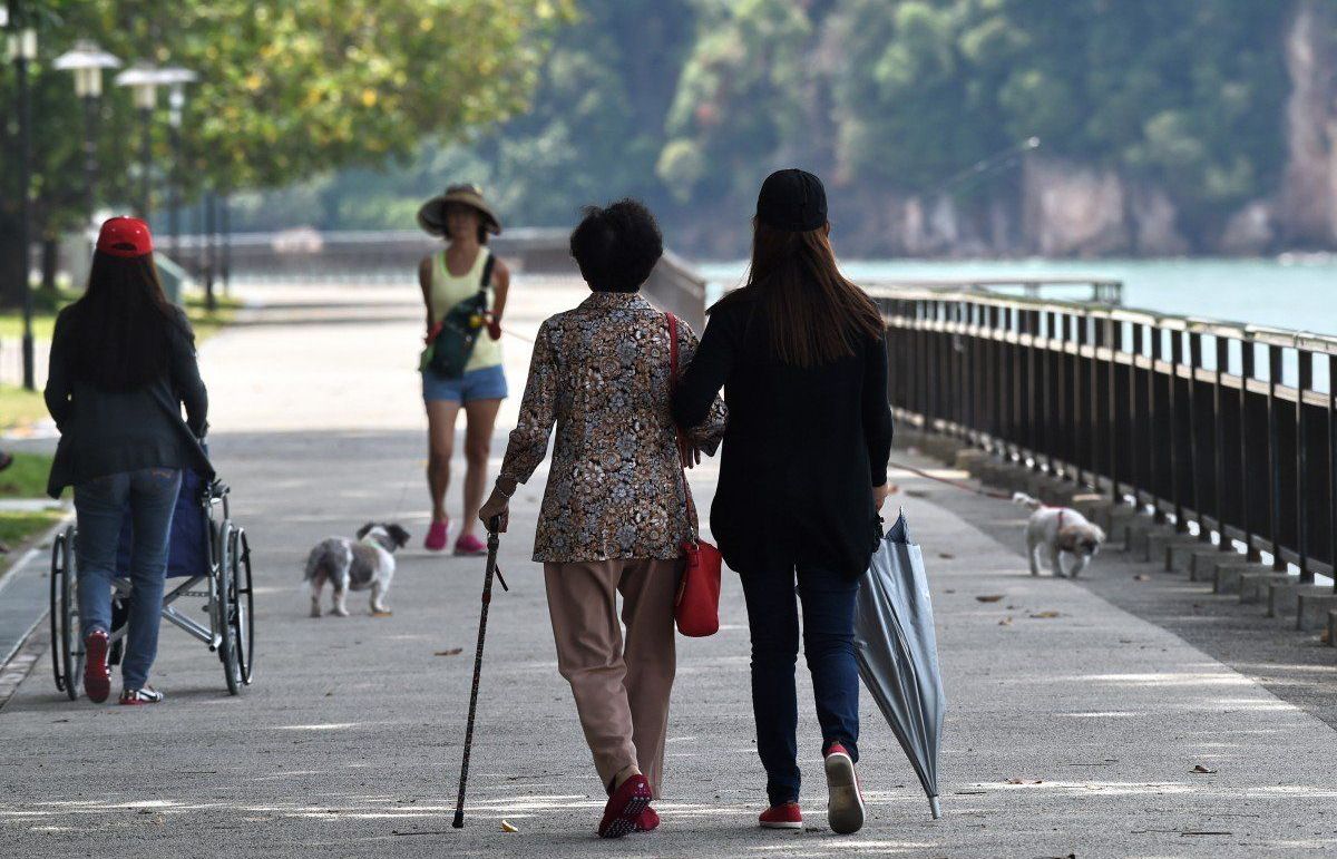 Singapore: 'Thế hệ sandwich' trước áp lực từ già hóa dân số