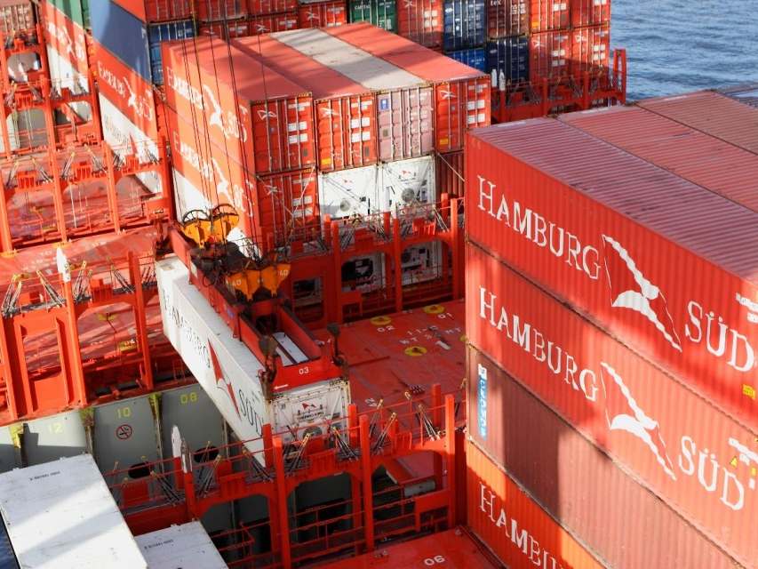 Hãng tàu lớn thứ 7 thế giới bị thâu tóm