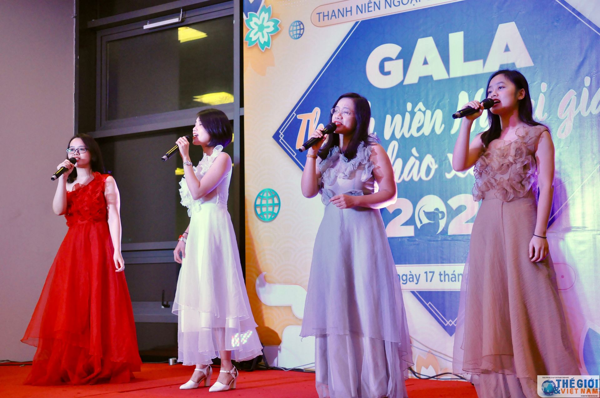 thanh nien ngoai giao han hoan don nam moi tai gala chao xuan 2020