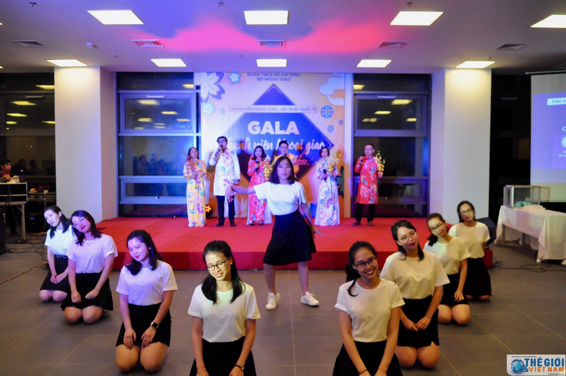 thanh nien ngoai giao han hoan don nam moi tai gala chao xuan 2020