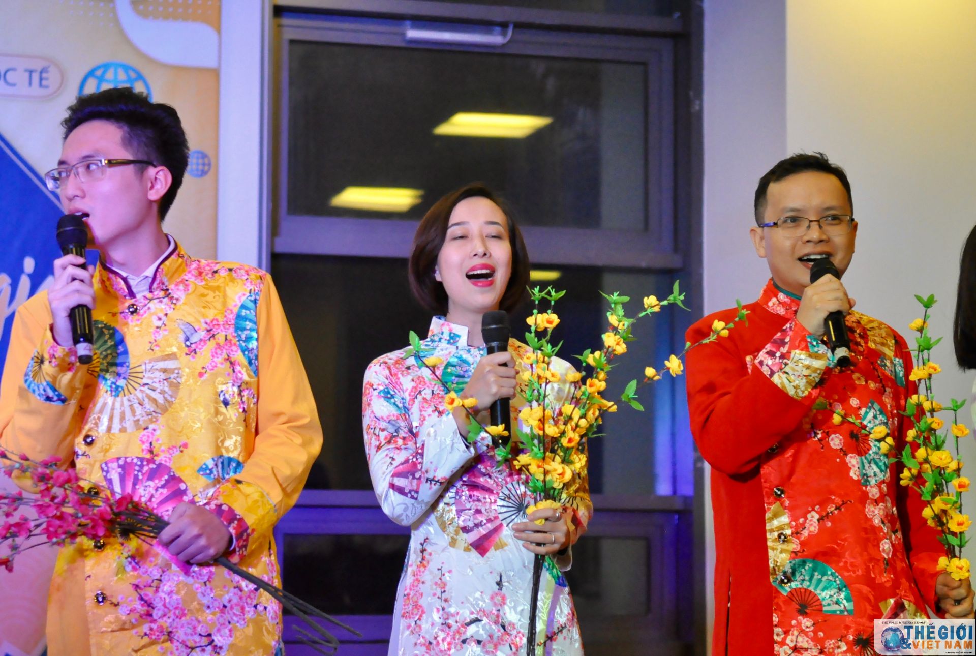 thanh nien ngoai giao han hoan don nam moi tai gala chao xuan 2020