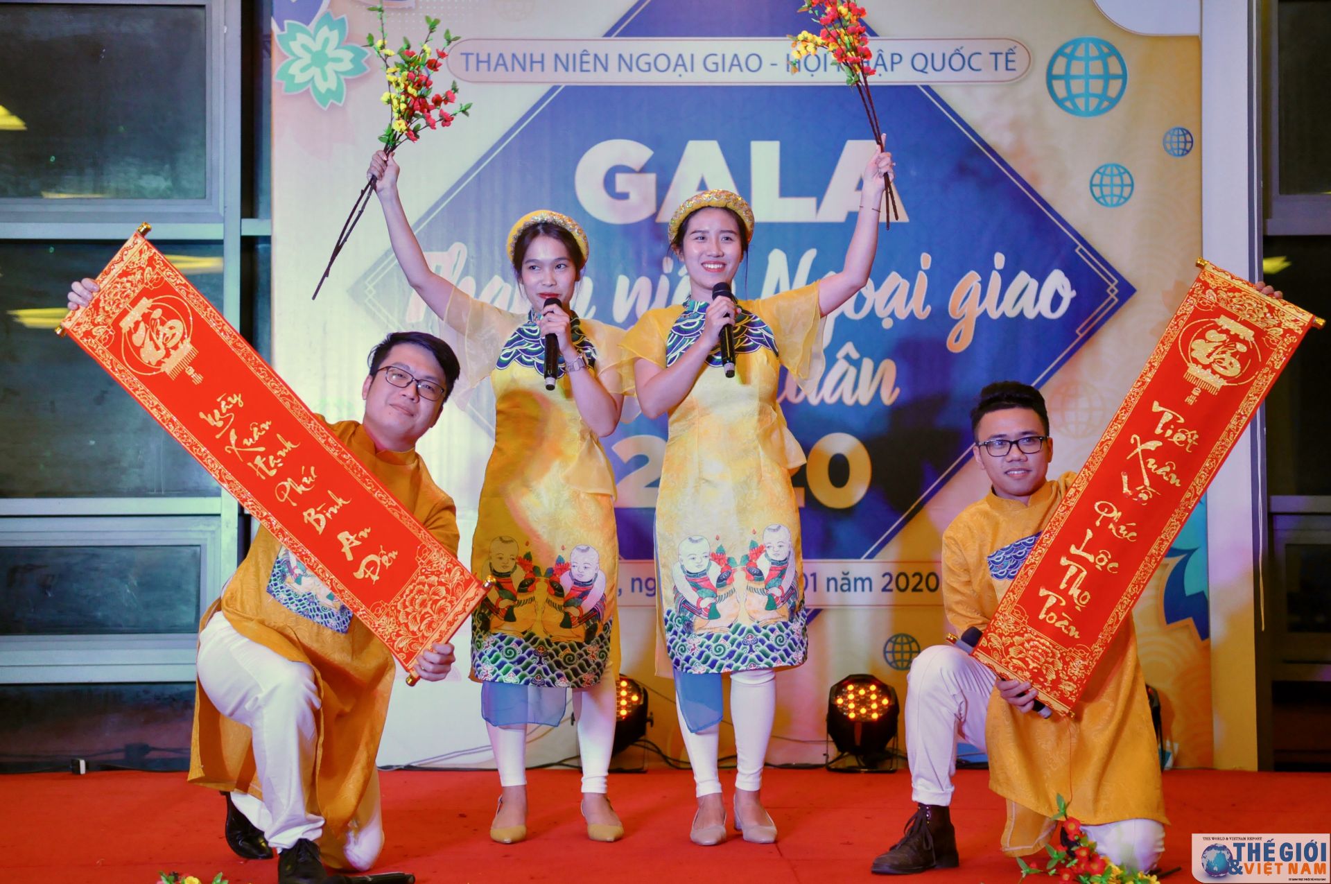 thanh nien ngoai giao han hoan don nam moi tai gala chao xuan 2020