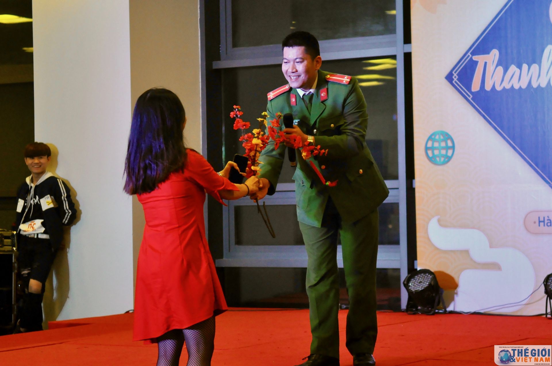 thanh nien ngoai giao han hoan don nam moi tai gala chao xuan 2020