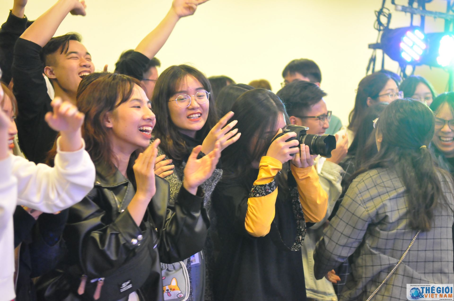 thanh nien ngoai giao han hoan don nam moi tai gala chao xuan 2020