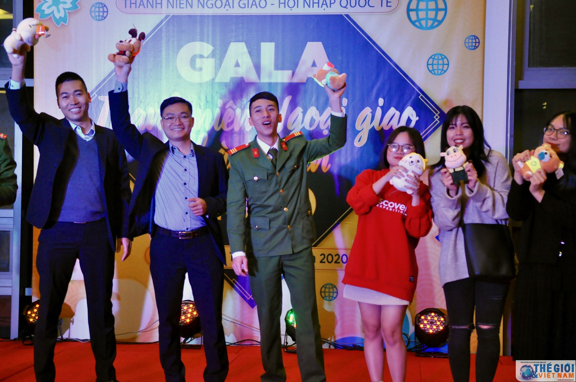 thanh nien ngoai giao han hoan don nam moi tai gala chao xuan 2020