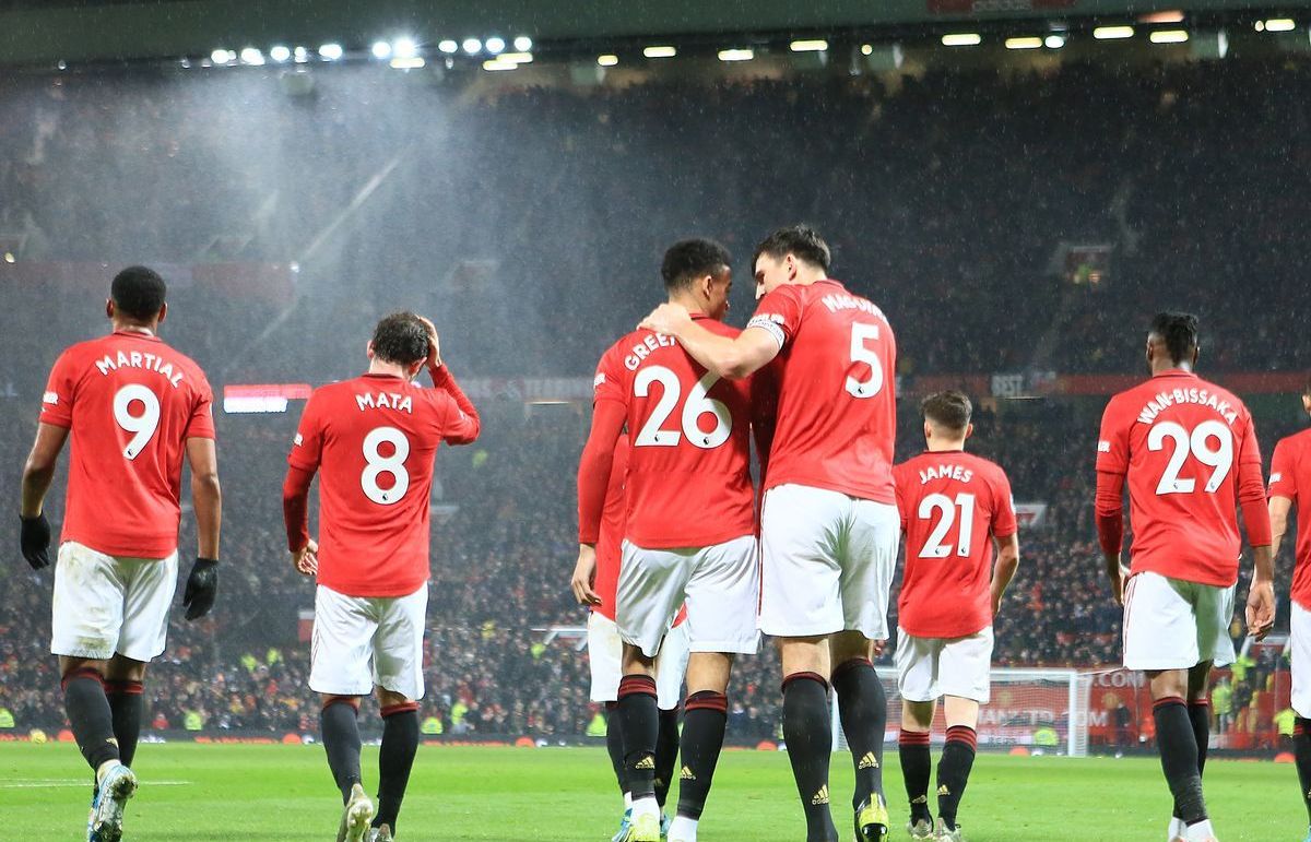 Man Utd bị Burnley đè bẹp ngay trên sân nhà Old Trafford