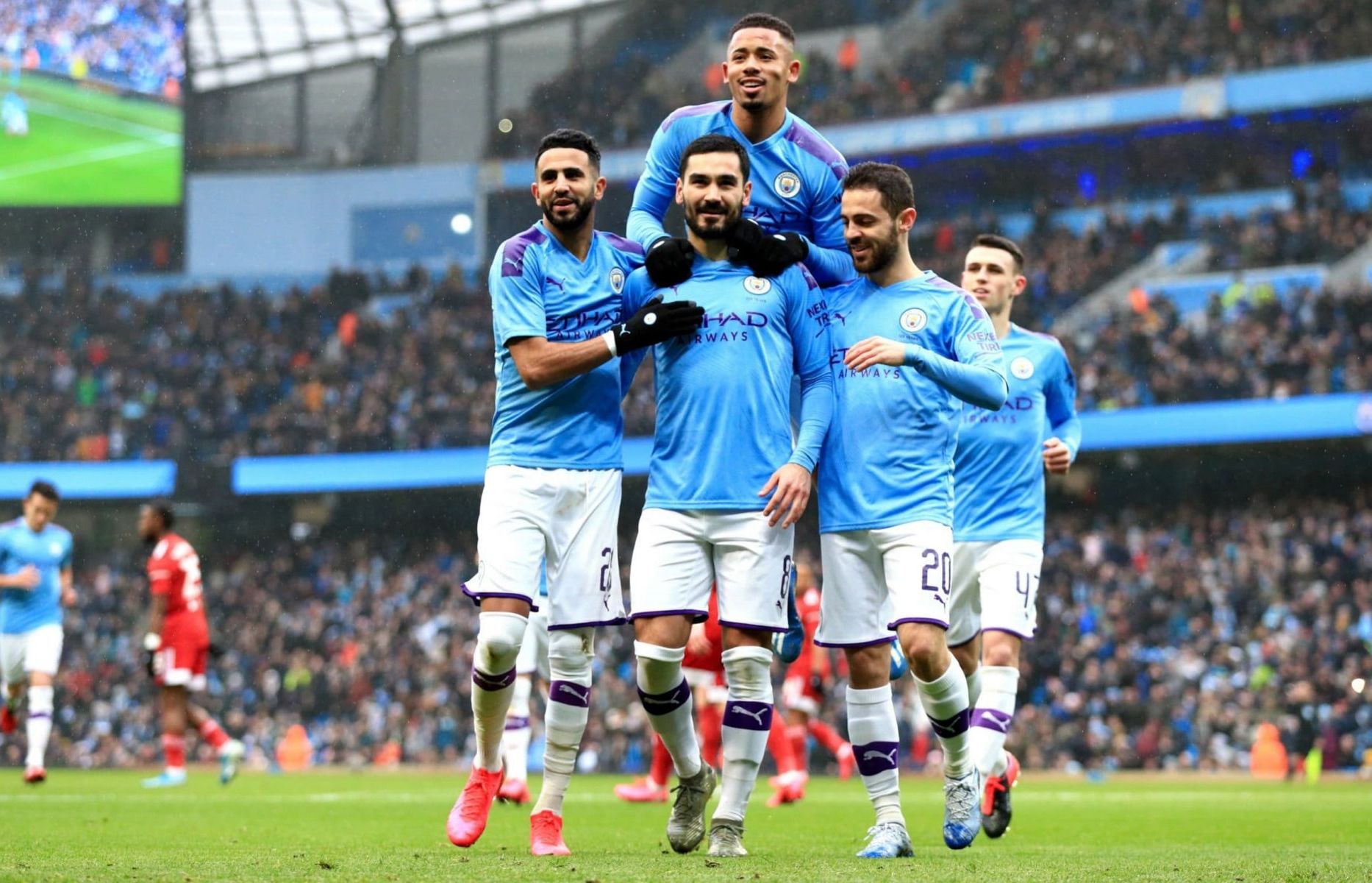 Man City thắng “4 sao”, Liverpool phải đá lại với đội hạng ba