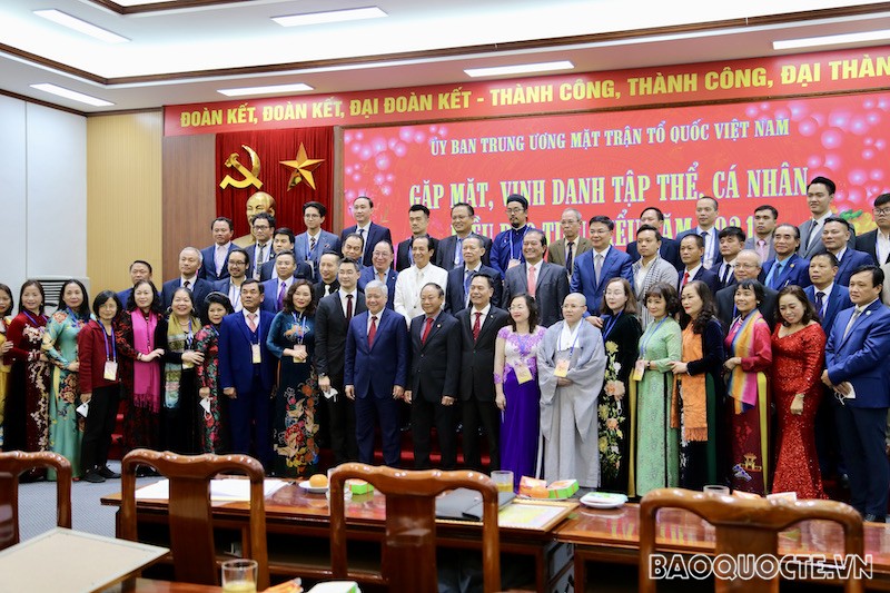 Ủy ban Trung ương Mặt trận Tổ quốc Việt Nam gặp gỡ, vinh danh kiều bào tiêu biểu tham dự Xuân Quê hương 2022 Ủy ban Trung ương Mặt trận Tổ quốc Việt Nam gặp gỡ, vinh danh kiều bào tiêu biểu tham dự Xuân Quê hương 2022