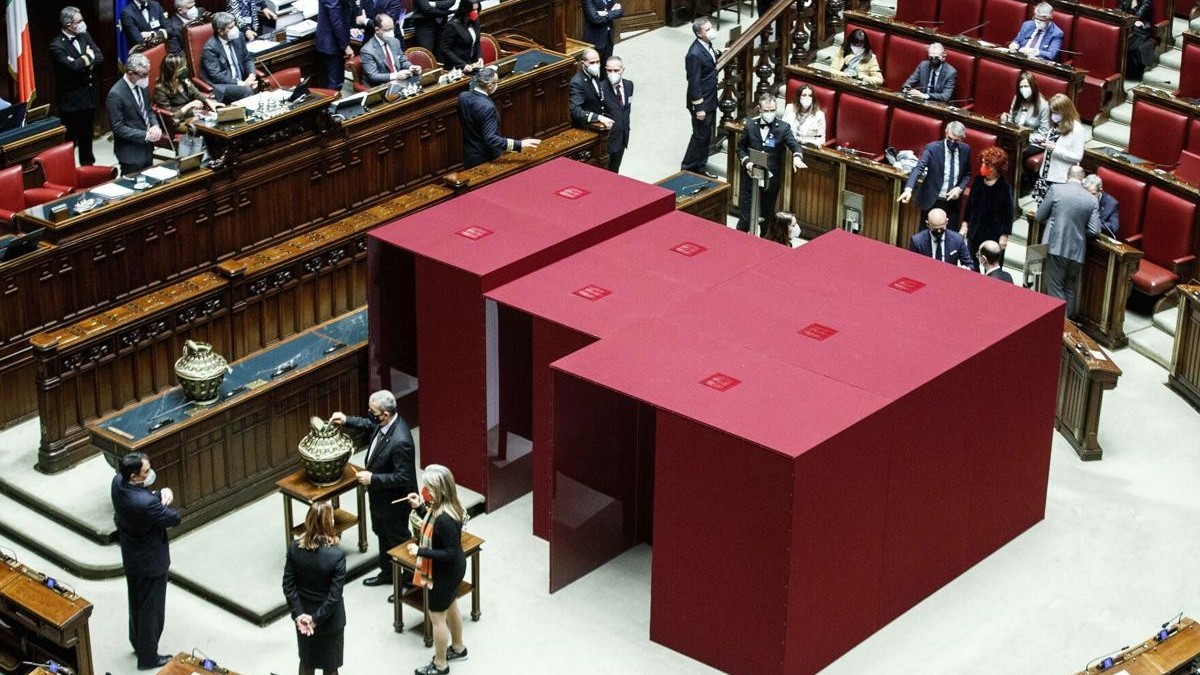 Bầu cử Tổng thống Italy: Căng thẳng và bế tắc