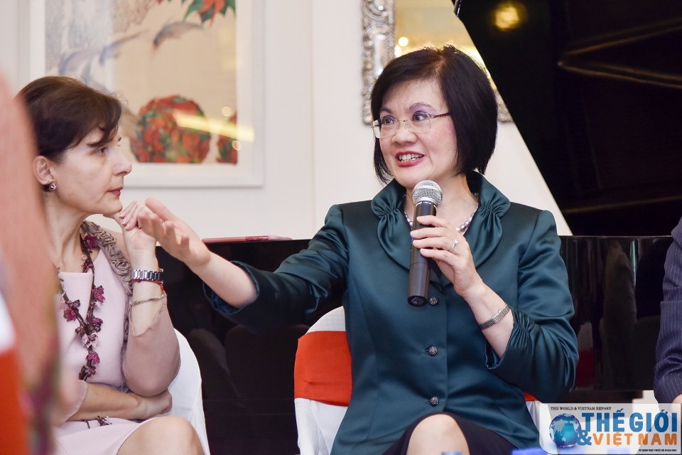 Cán bộ nữ đem lại luồng gió mới trong ngành Ngoại giao can bo nu dem lai luong gio moi trong nganh ngoai giao