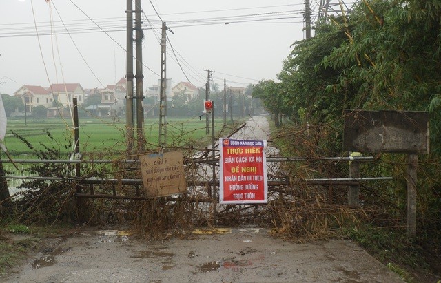 Một khu vực bị phong tỏa để kiểm soát dịch Covid-19 trên địa bàn tỉnh Hải Dương. (Ảnh: Nguyễn Dương). Một khu vực bị phong tỏa để kiểm soát dịch Covid-19 trên địa bàn tỉnh Hải Dương. (Ảnh: Nguyễn Dương).