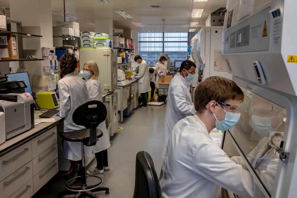 Vaccine Covid-19 của AstraZeneca tiếp tục bị nghi ngờ tại châu Âu về sự hiệu quả. (Nguồn: NY Times) Vaccine Covid-19 của AstraZeneca tiếp tục bị nghi ngờ tại châu Âu về sự hiệu quả. (Nguồn: NY Times)