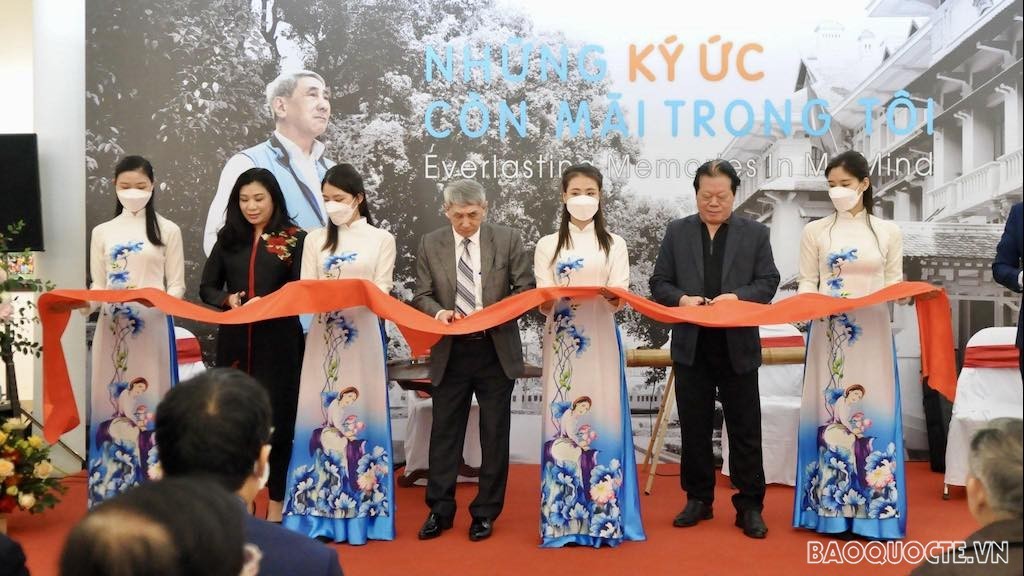 Khai mạc Triển lãm ảnh 'Những ký ức còn mãi trong tôi'