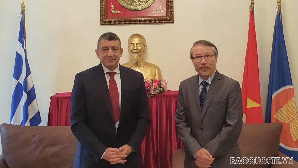 Đại sứ Nguyễn Mạnh Cường tiếp đón 