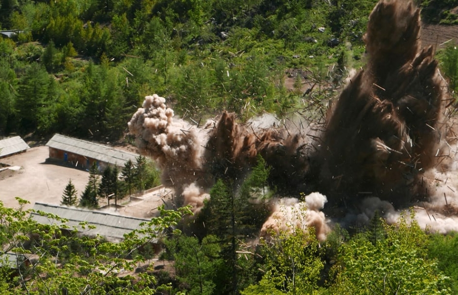 Cận cảnh bãi thử hạt nhân Punggye-ri trong thời khắc "bùng nổ"