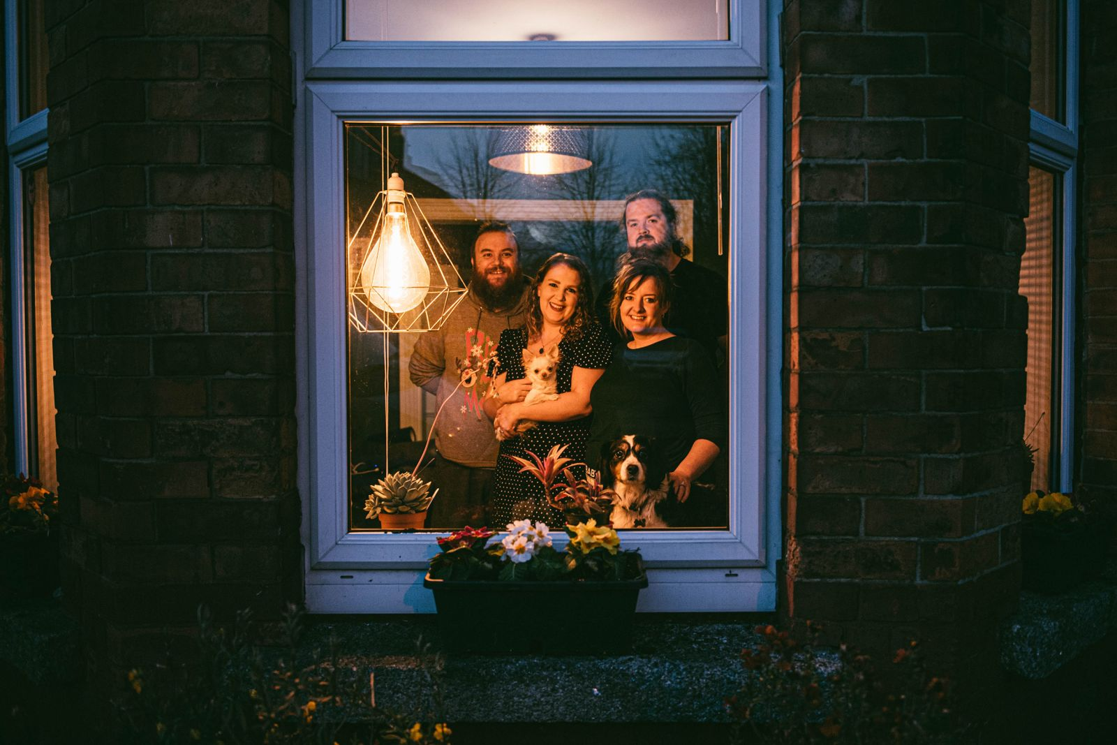 covid 19 cuoc song dang sau nhung khung cua so thoi cach ly xa hoi