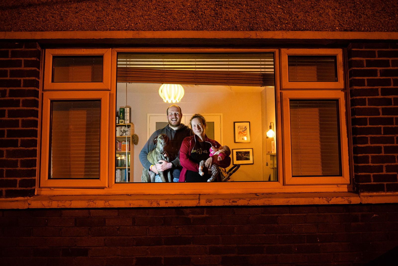 covid 19 cuoc song dang sau nhung khung cua so thoi cach ly xa hoi