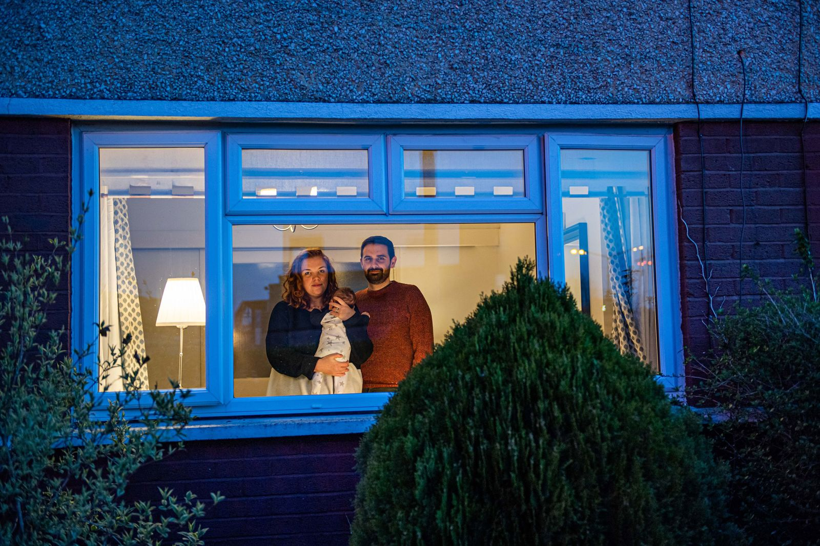 covid 19 cuoc song dang sau nhung khung cua so thoi cach ly xa hoi