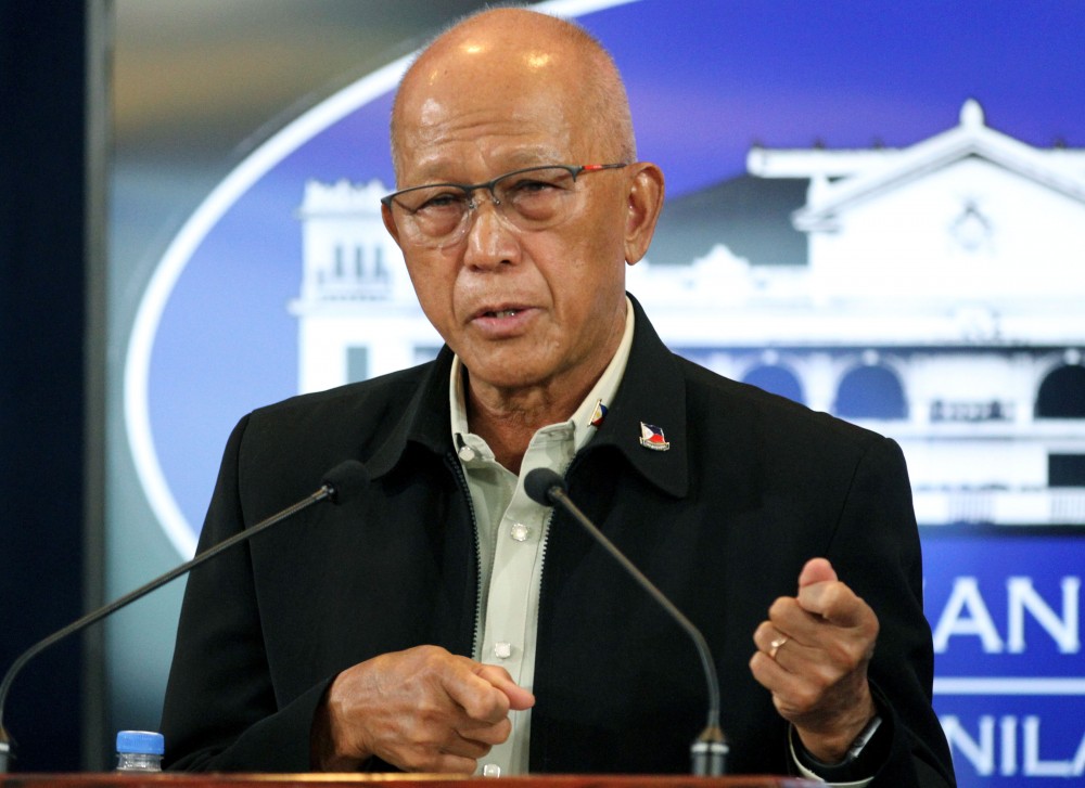 Bộ trưởng Quốc phòng Philippines Delfin Lorenzana. (Nguồn: PTV News) 
