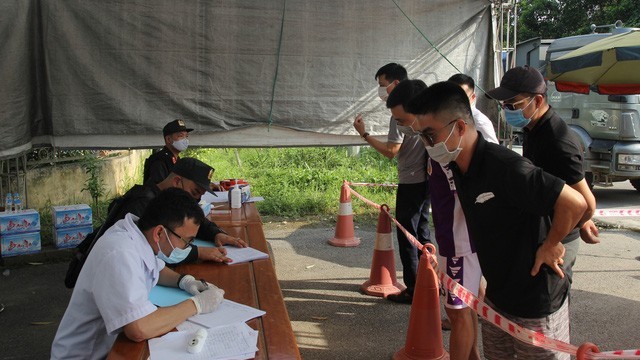 Để lây nhiễm chéo Covid-19, Giám đốc Trung tâm Y tế thành phố Yên Bái bị đình chỉ công tác