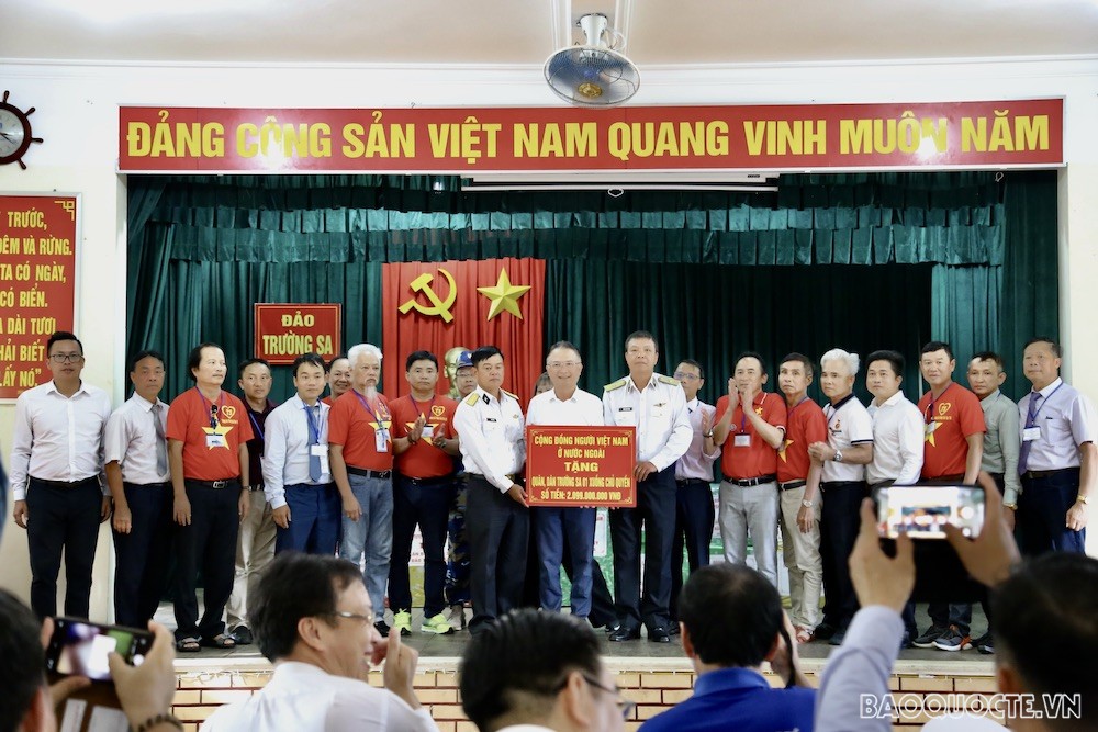Đoàn kiều bào thăm huyện đảo Trường Sa và Nhà giàn DK1 năm 2022