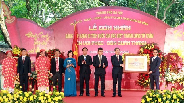 Trao Bằng xếp hạng Di tích quốc gia đặc biệt cho đền Voi Phục, đền Quán Thánh