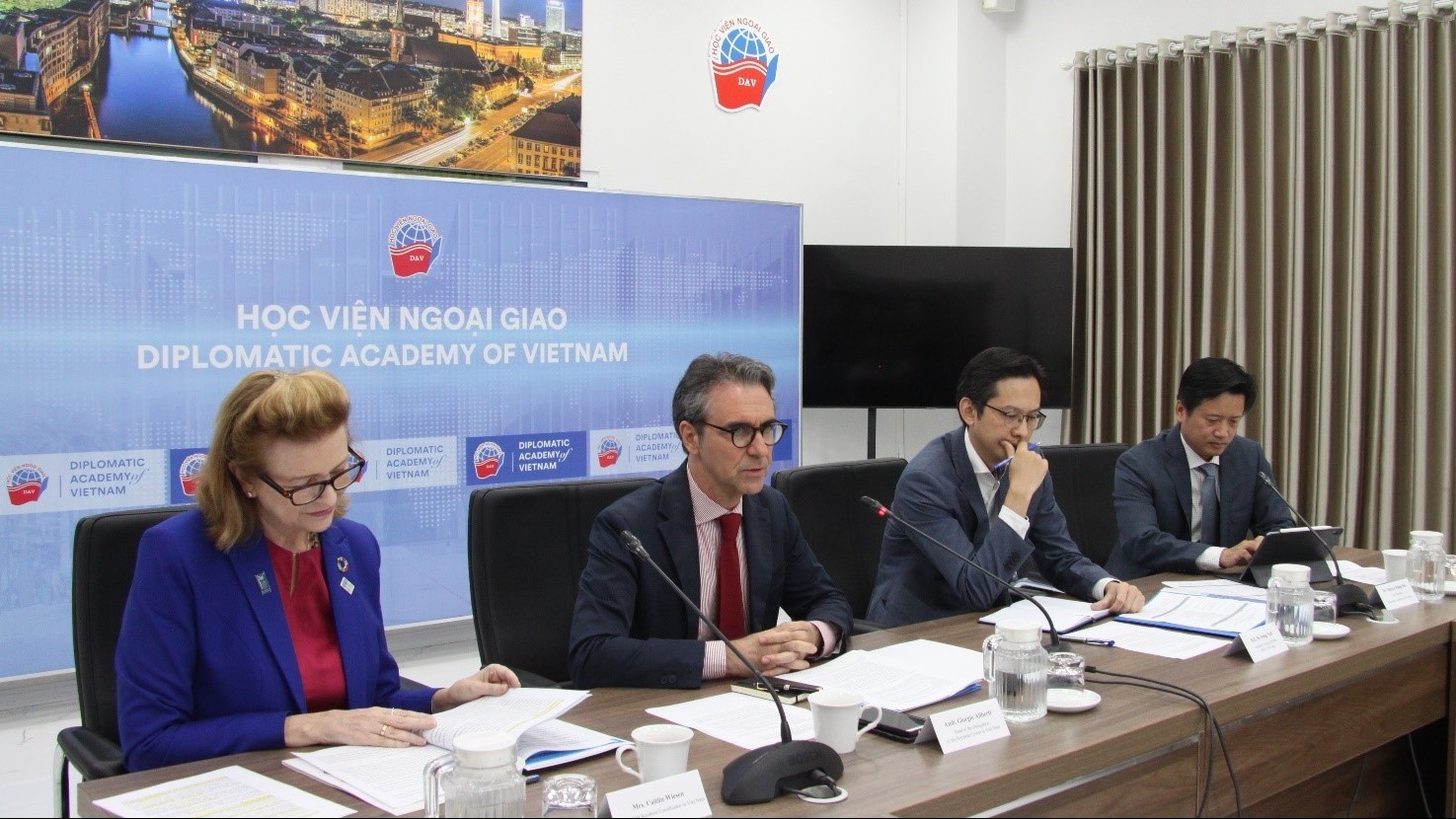 Tọa đàm hẹp Hệ thống đa phương và các vấn đề toàn cầu: Những thách thức và sáng kiến thúc đẩy hợp tác Việt Nam-EU