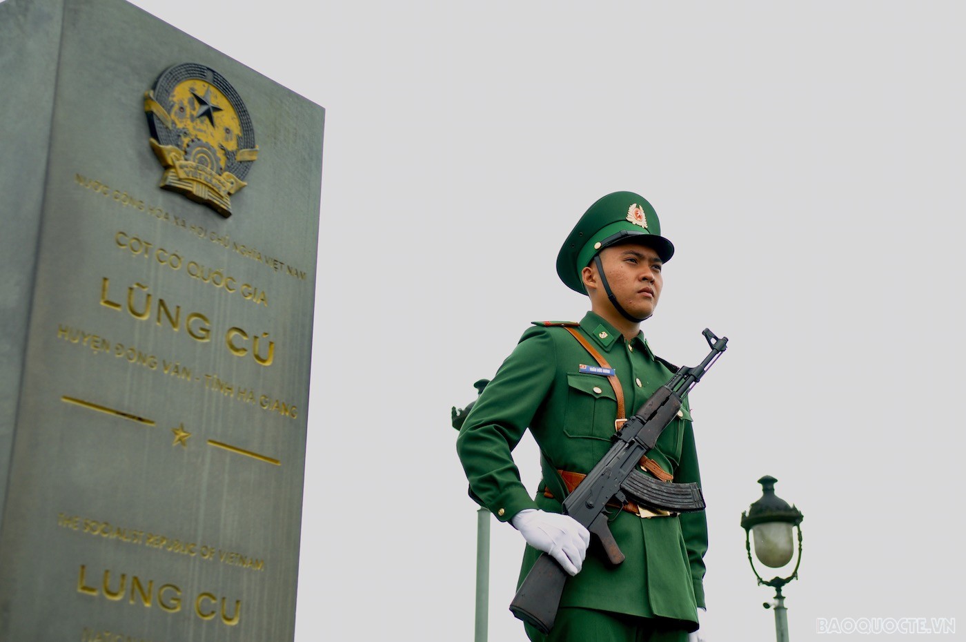 Công đoàn Bộ Ngoại giao tham dự Lễ chào cờ tại Cột cờ Lũng Cú, Hà Giang