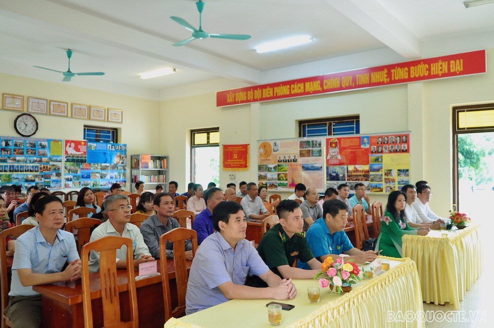 Công đoàn Bộ Ngoại giao tham dự Lễ chào cờ tại Cột cờ Lũng Cú, Hà Giang
