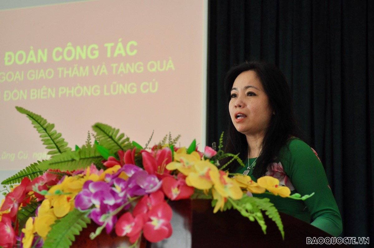 Công đoàn Bộ Ngoại giao tham dự Lễ chào cờ tại Cột cờ Lũng Cú, Hà Giang