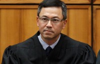 my ung vien bi cao buoc tan cong tinh duc chinh thuc la tham phan toa an toi cao