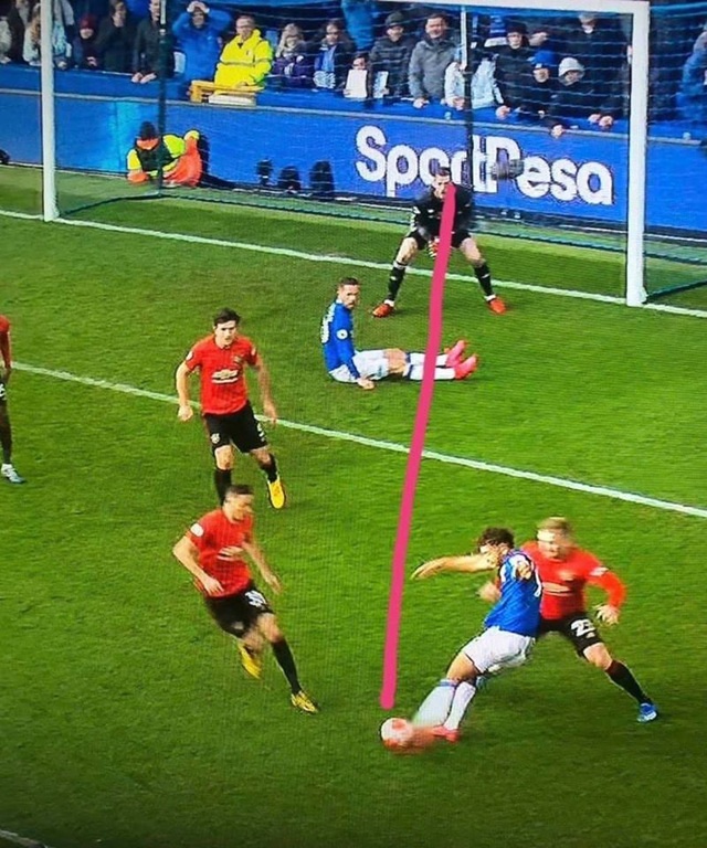 Điểm lại những lần Man Utd được công nghệ VAR cứu cánh 1422 8822047731329733267254426308320786088198144 o 1583114049124 1595043131384