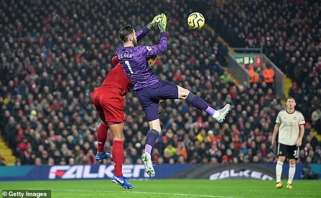 Điểm lại những lần Man Utd được công nghệ VAR cứu cánh 1455 var 71594980472468 1595042836860