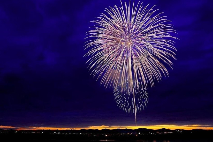 Nhiều màn pháo hoa rực rỡ được bắn ở khắp nước Pháp cuối ngày Quốc khánh (Nguồn: Sortira Paris)