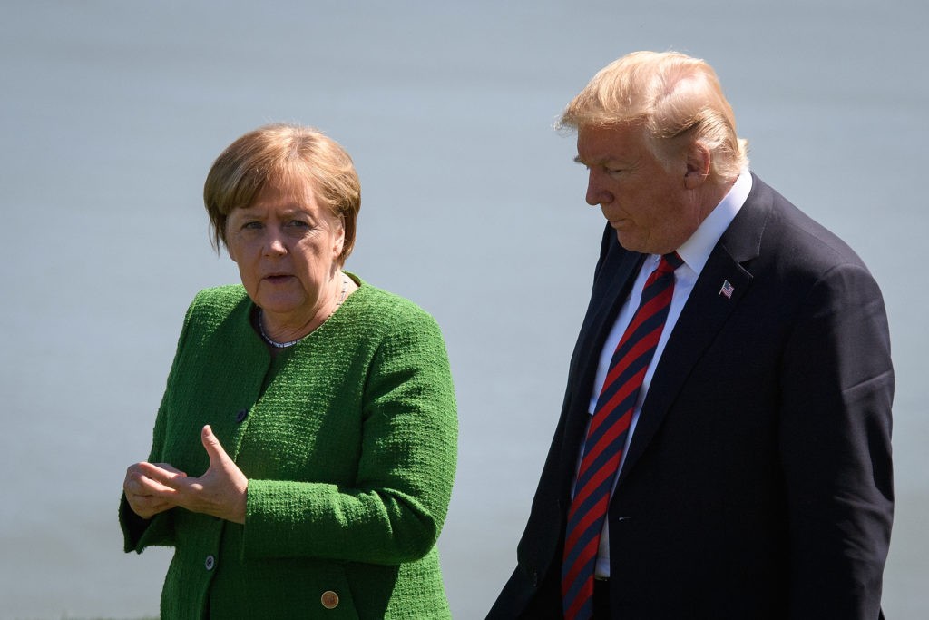 Thủ tướng Đức Angela Merkel cùng Tổng thống Mỹ Donald Trump trong chuyến thăm Mỹ năm 2018 Thủ tướng Đức Angela Merkel cùng Tổng thống Mỹ Donald Trump trong chuyến thăm Mỹ năm 2018