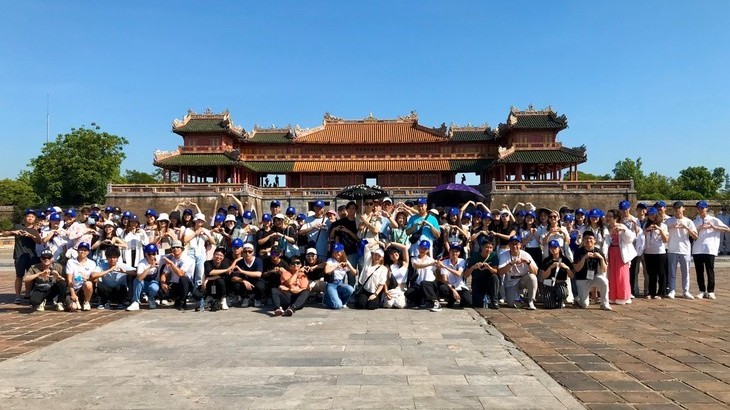 Trại hè Việt Nam 2022: Đoàn kiều bào trẻ tới thăm Cố đô Huế