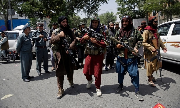 Các tay súng Taliban tuần tra tại thủ đô Kabul ngày 19/8. (Nguồn: AP) Các tay súng Taliban tuần tra tại thủ đô Kabul ngày 19/8. (Nguồn: AP)
