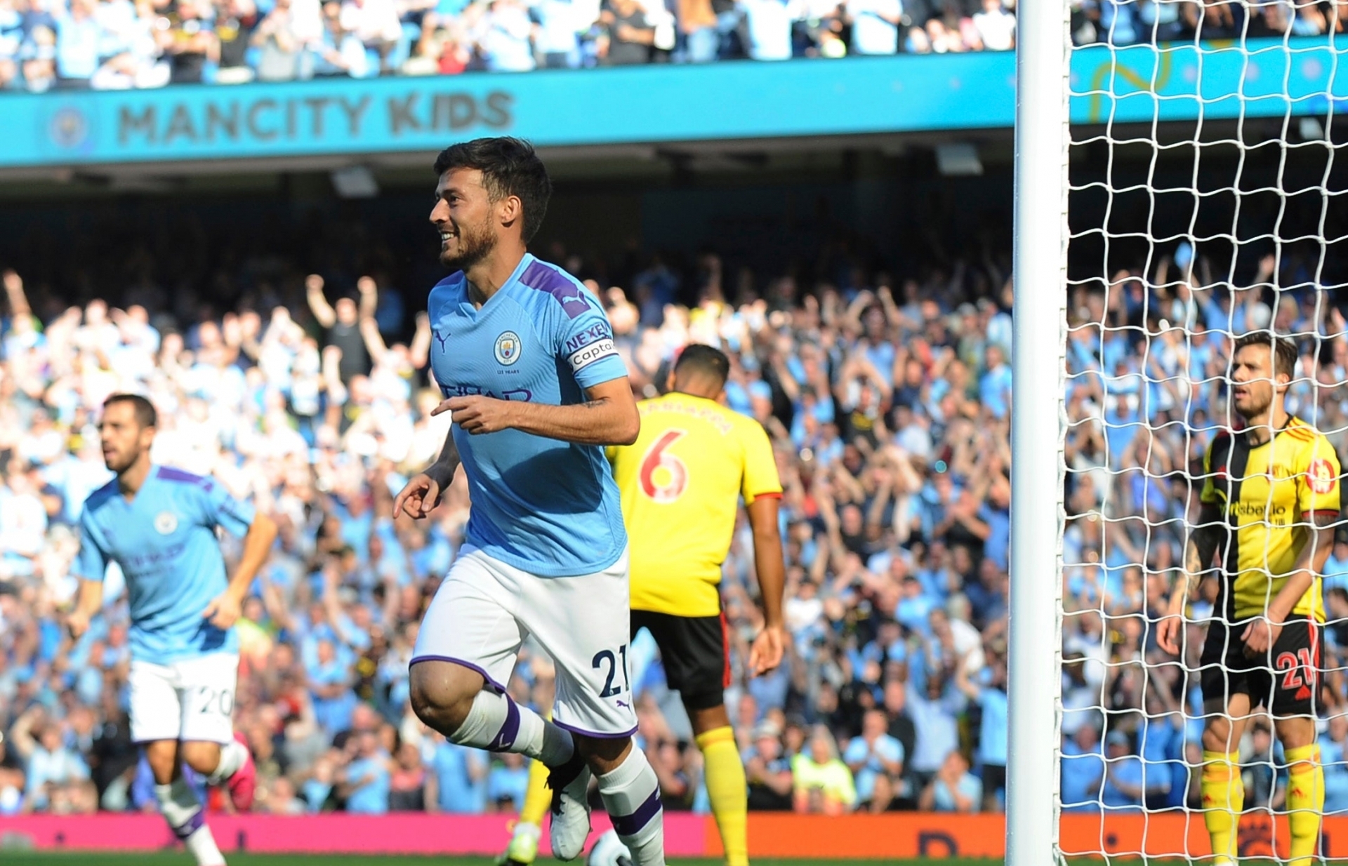Man City thiết lập hàng loạt kỷ lục sau chiến thắng 8-0 trước Watford