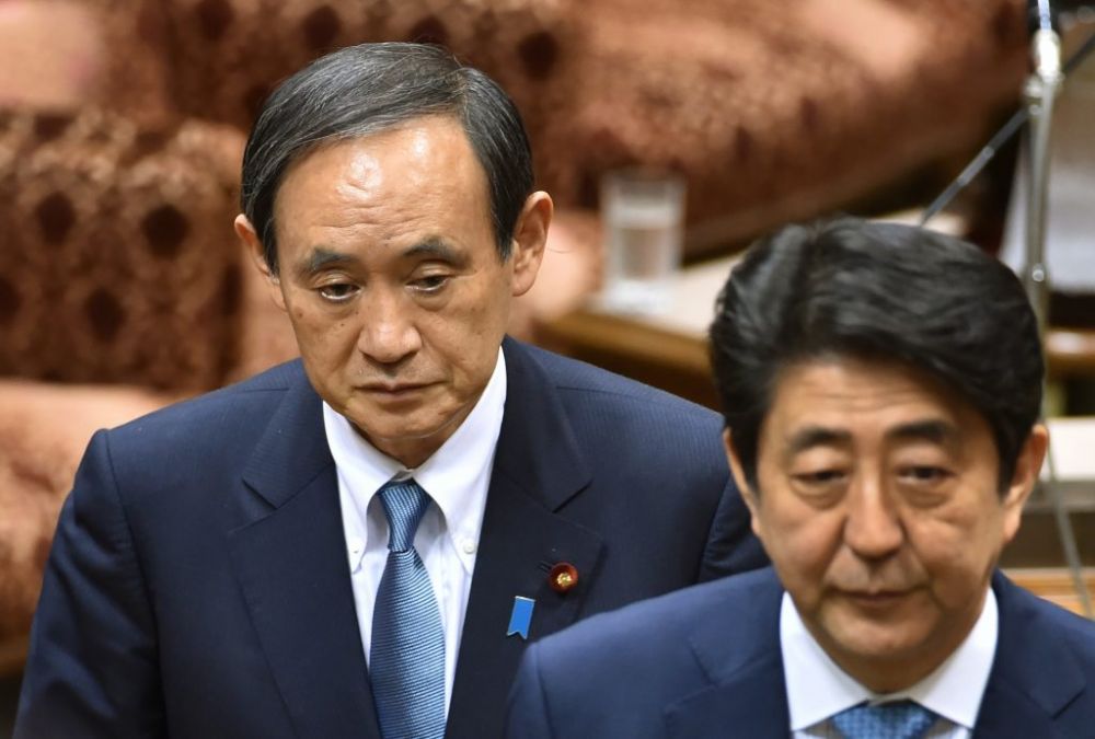Ông Suga Yoshihide nhận được nhiều sự ủng hộ từ LDP, đặc biệt là ông Abe Shinzo. (Nguồn: AFP) 0022-000al0di-1024x691-1598777087074755152009