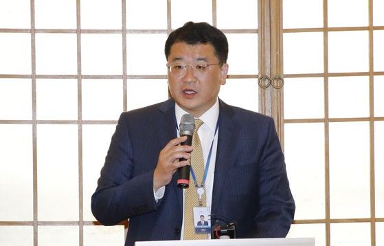 Hàn Quốc: Quan hệ với Mỹ tạo cơ sở cho ngoại giao và an ninh quốc gia, hợp tác kinh tế với Trung Quốc để phát triển