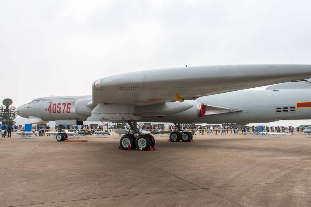 Máy bay ném bom Xian H-6 của Trung Quốc. (Nguồn: Topwar.ru) 2508-1443146314-h6-1