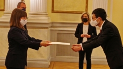 Đại sứ Lê Hồng Trường trình Thư ủy nhiệm lên Tổng thống Hy Lạp