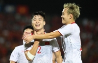 doi tuyen viet nam nhan thuong nong 800 trieu dong len duong ve nuoc