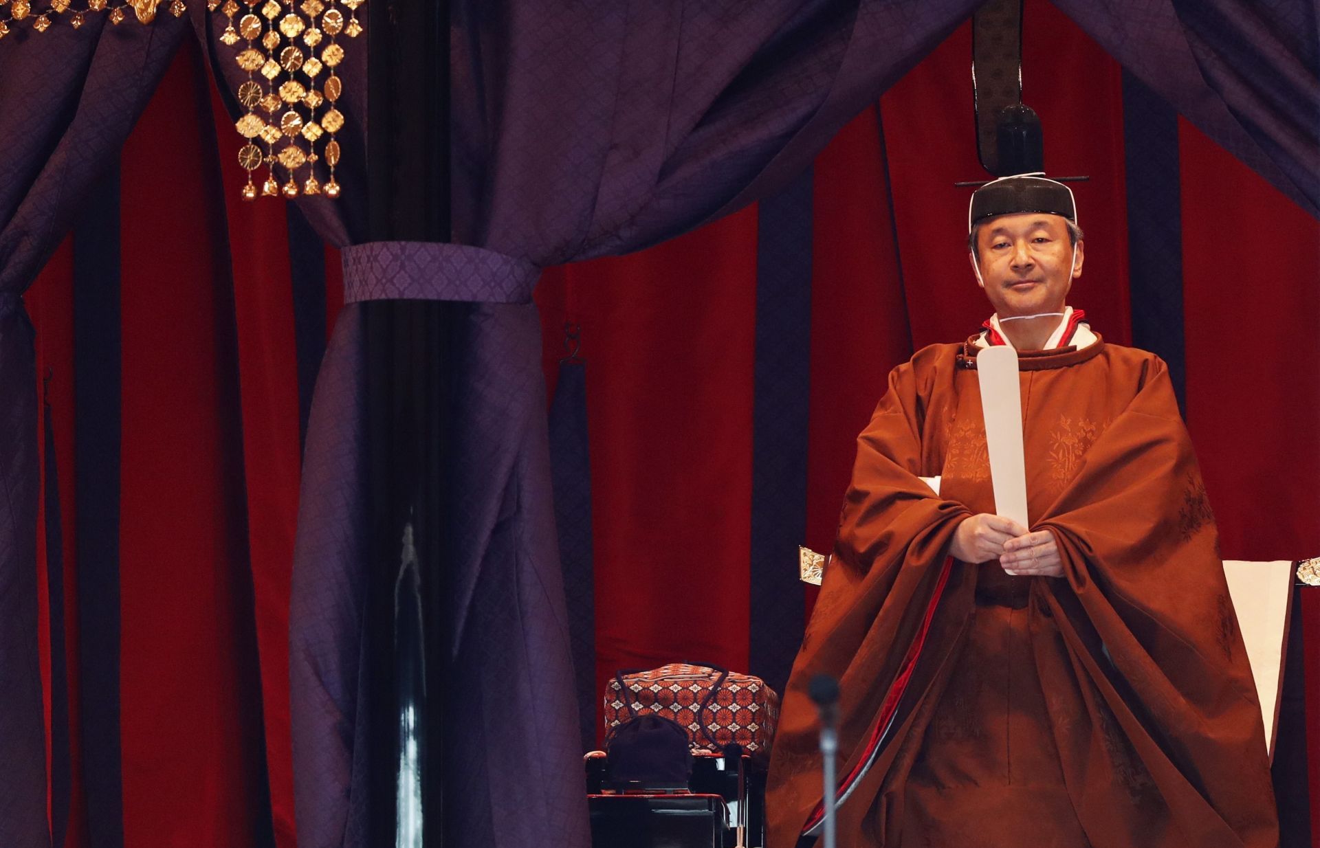 Tỷ lệ ủng hộ Nội các Nhật Bản tăng sau khi Nhật Hoàng đăng quang