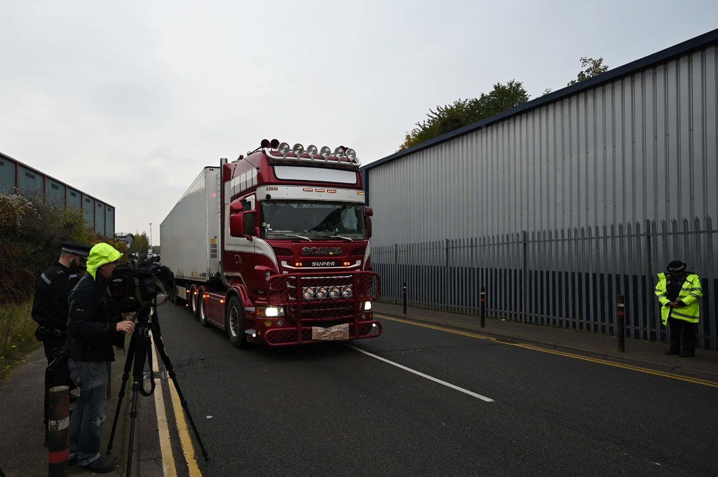 Vụ 39 thi thể trong xe tải ở Anh: Trung Quốc phối hợp chặt chẽ với Việt Nam