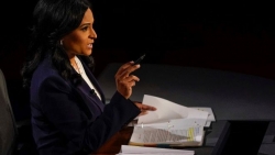 Bầu cử Mỹ: Lần đầu tiên trong những lần tranh luận, Tổng thống Donald Trump khen ngợi người điều hành