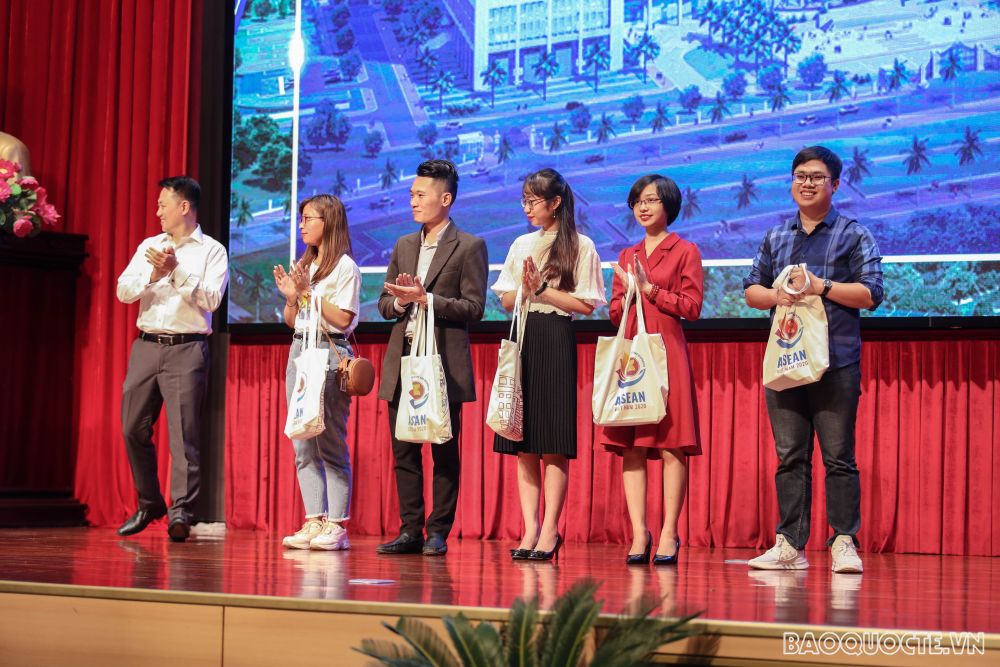 Lần đầu tiên Bộ Ngoại giao tổ chức giới thiệu tuyển dụng với hình thức mở