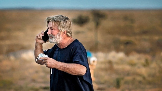 Gây ra tai nạn chết người ở phim trường, tài tử Hollywood Alec Baldwin nói gì?