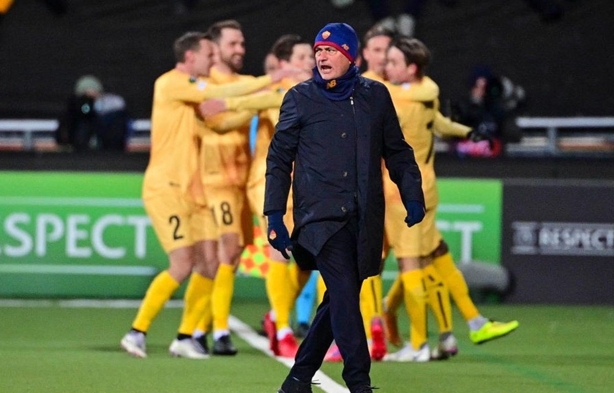 AS Roma của Mourinho vừa để thua 1-6 trước đối thủ Jose Mourinho: Người đặc biệt và cách kiếm tiền cũng đặc biệt