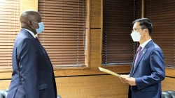 Đại sứ Hoàng Văn Lợi trình Thư ủy nhiệm lên Tổng thống Botswana